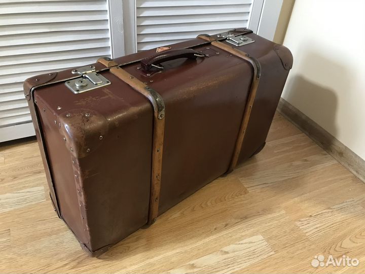 Чемодан старинный антуражный интерьерный