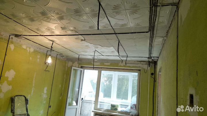 Стяжка цементная. Штукатурка гипсовая. Электрик