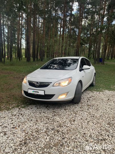 Opel Astra 1.6 AT, 2011, 196 000 км