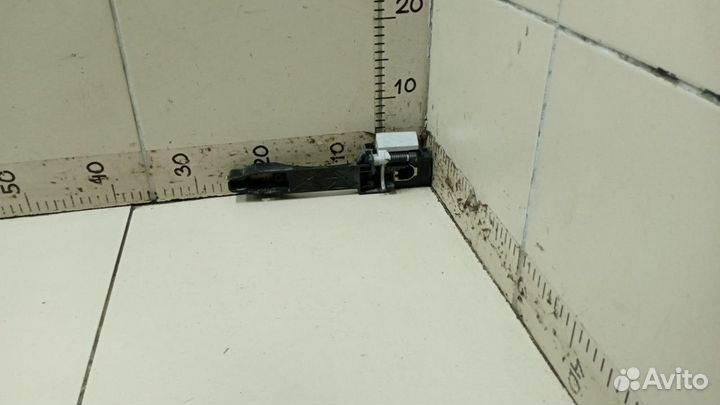 Кронштейн дверной ручки правой задней