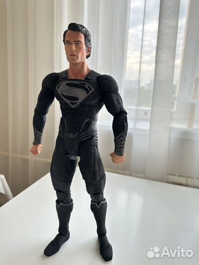 Фигурка Супермен в черном костюме