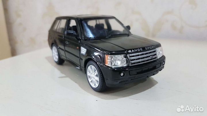 Коллекционная модель Рендж Ровер Спорт