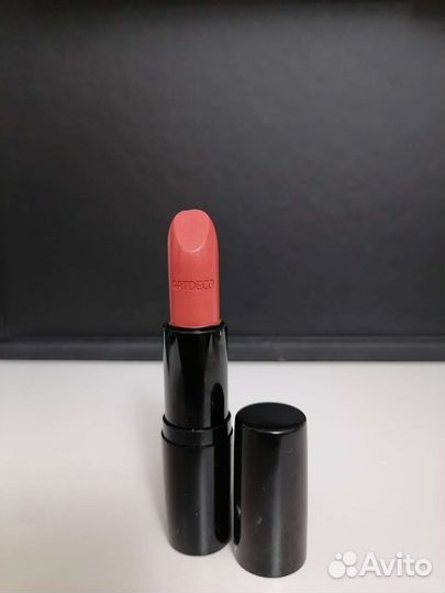 Помада Artdeco с эффектом увлажнения, тон 875