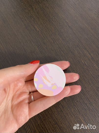 Держатель-попсокет для телефона в руках