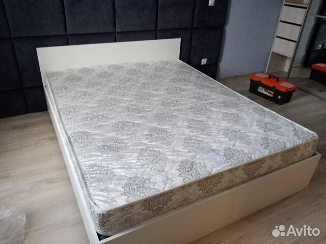 Кровать с матрасом