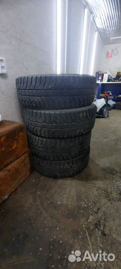 Bridgestone Ice Cruiser 7000 205/65 R15