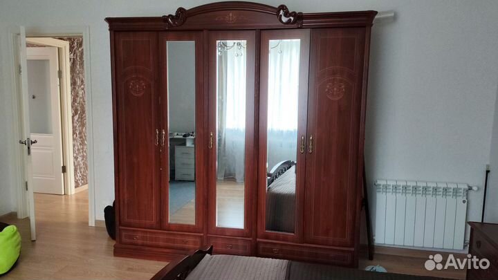 Продаю шкаф, кровать, тумбочки