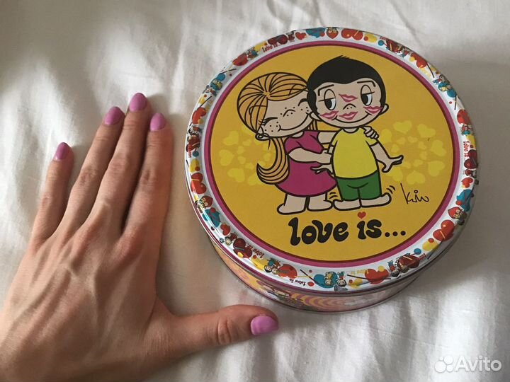 Коробка подарочная железная Love is