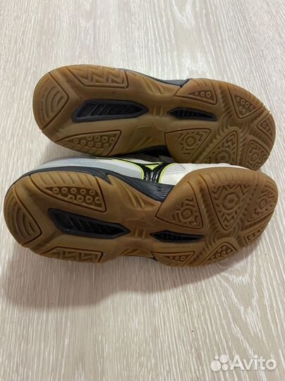 Кроссовки женские волейбольние mizuno