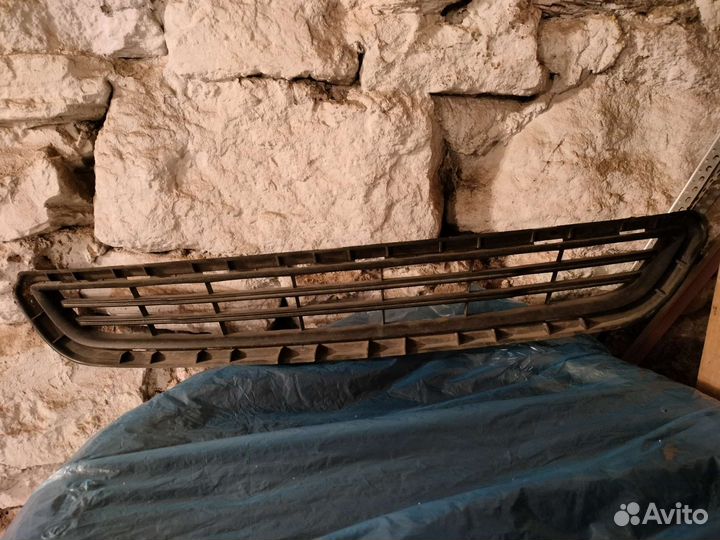 Передняя решётка бампера ford fiesta