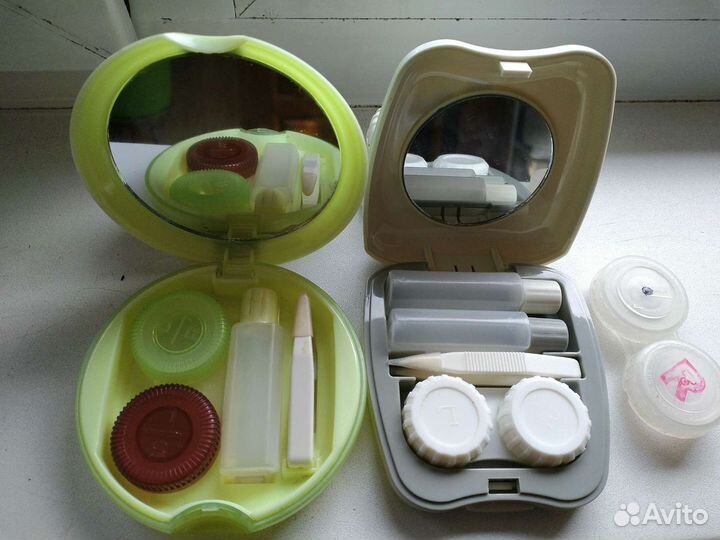 Удобный контейнер для ношения линз