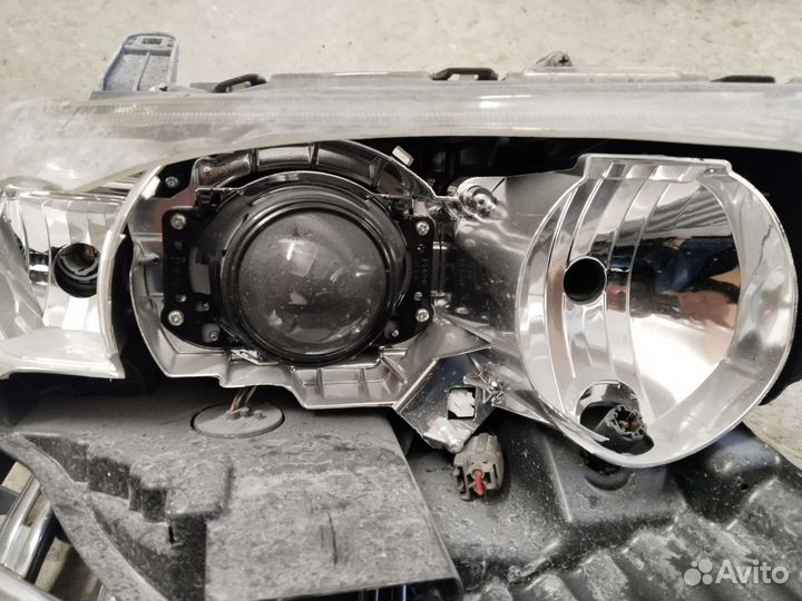 Продам фару Mitsubihi pajero sport 2 поколение