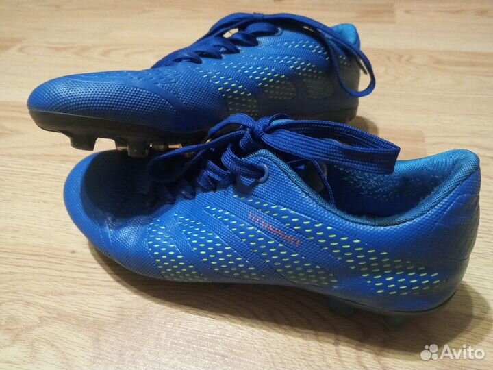 Футбольные бутсы