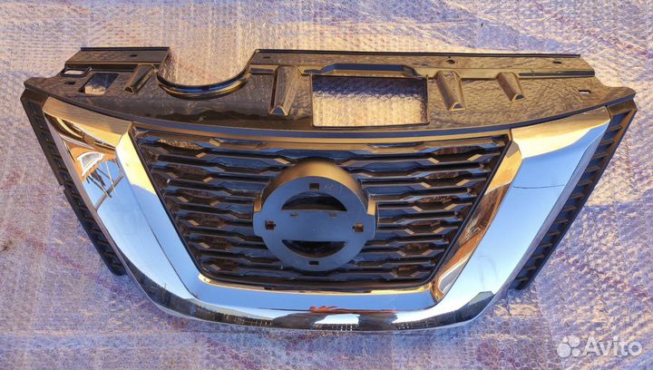 Решетка радиатора Nissan X-Trail T32 с 2017