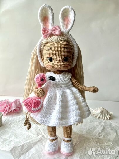 Вязаная кукла ручной работы