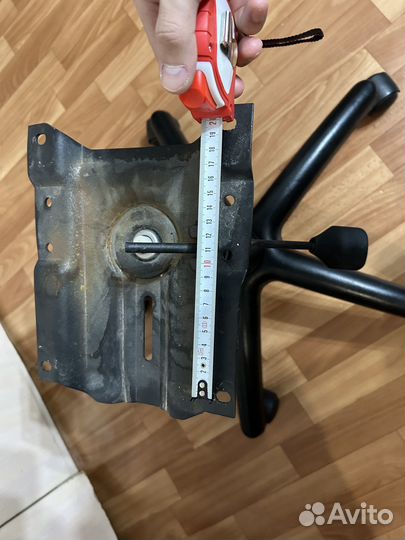 Крестовина и газлифт для кресла