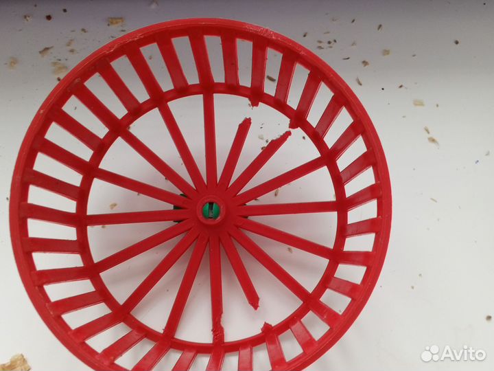 Крыса девочка с клеткой