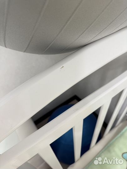 Детская кроватка с маятником