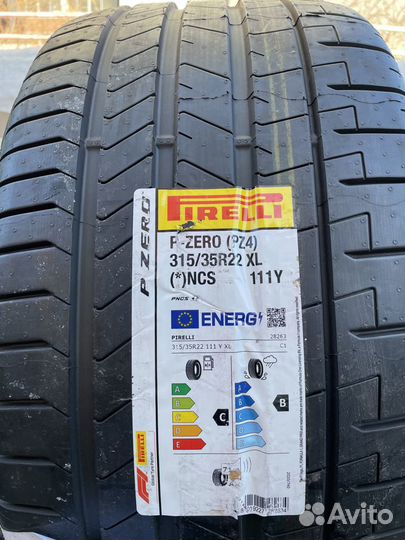 Pirelli P Zero Luxury Saloon 275/40 R22 и 315/35 R22 111Y