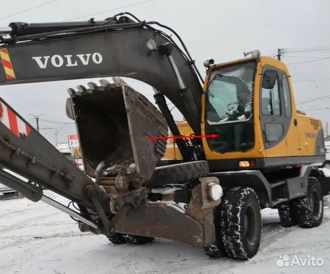 Стекло лобовое нижнее на экскаватор Volvo EW 200