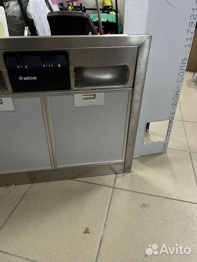 Вытяжка для кухни новая Elica 60