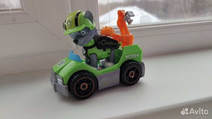 Щенячий патруль Рокки на музыкальной машине