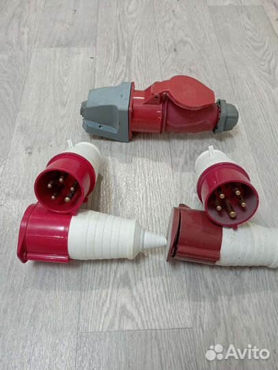 Счётчик электрический трёхфазный. Силовые розетки