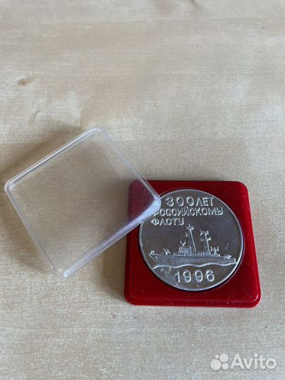 Настольная медаль