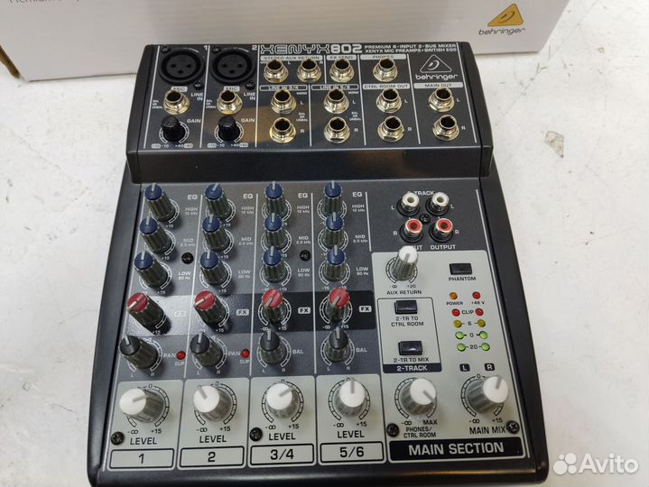 Микшер Behringer Xenyx 802