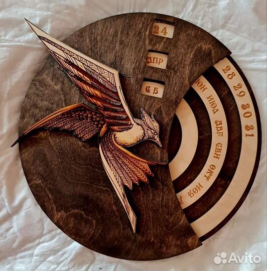 Вечный календарь из дерева
