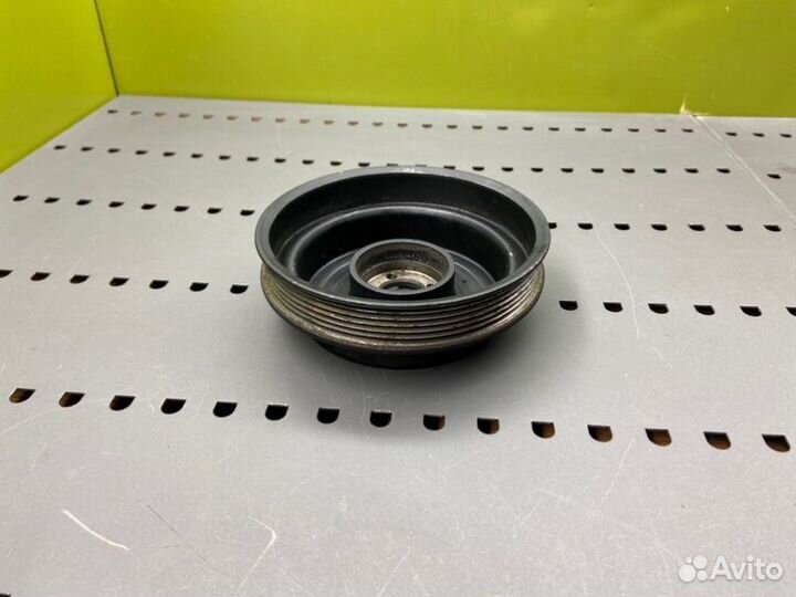 Шкив помпы Mercedes-Benz S124 M102.963 1992