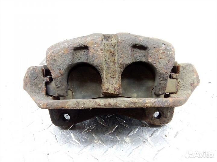 Суппорт передний правый Honda Ridgeline 1