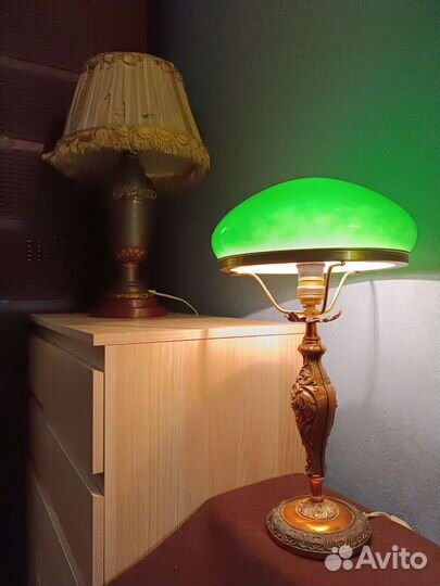Лампа старинная с зелёным плафоном