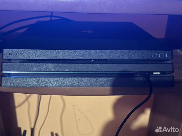 Игровая приставка ps4 pro