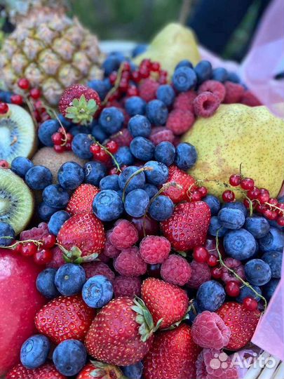 Корзина с фруктами, вкусный подарок