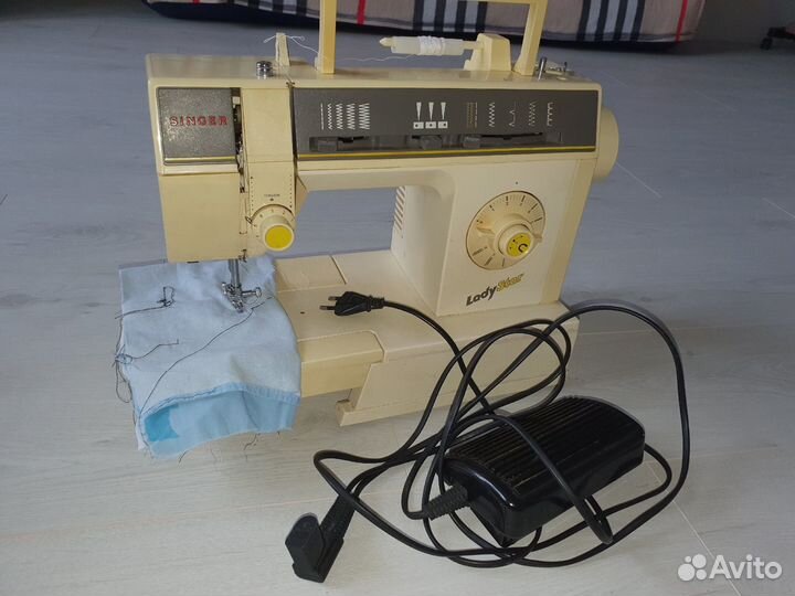 Швейная машина zinger