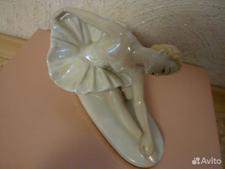 Фарфоровая статуэтка балерина 