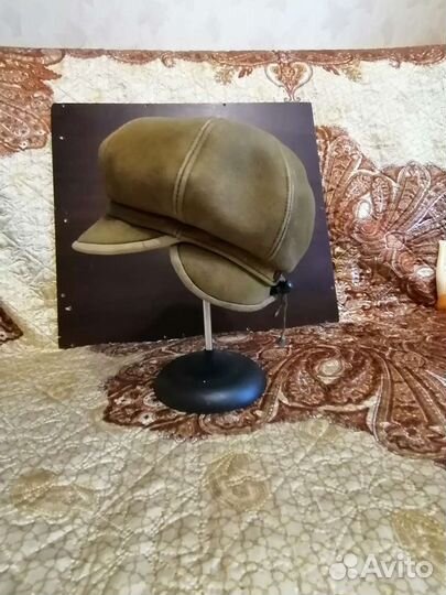 Зимняя женская шапка