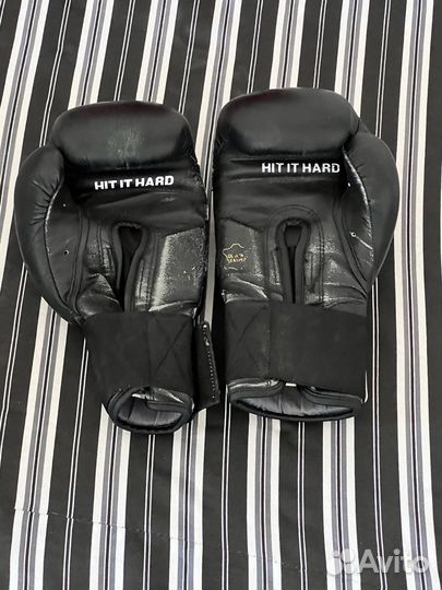 Боксерские перчатки title