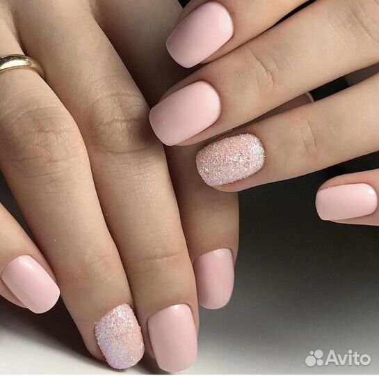 Модель на маникюр