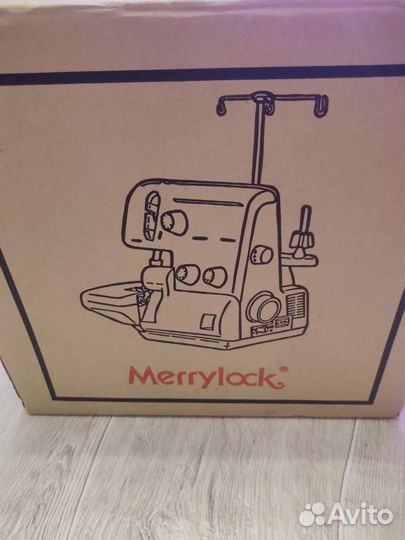 Оверлочная швейная машина