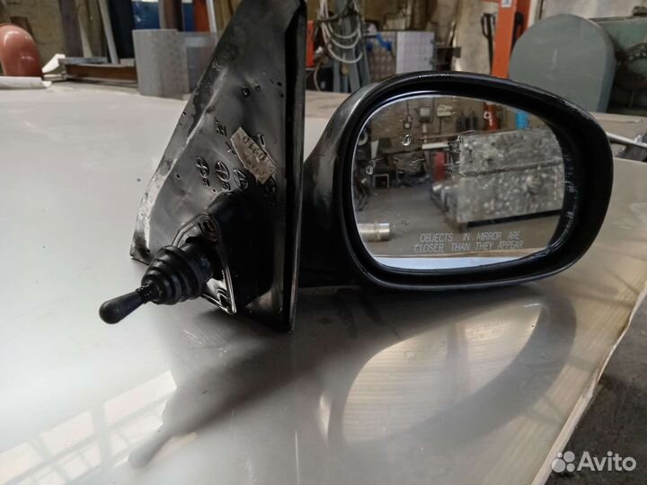 Зеркало заднего вида