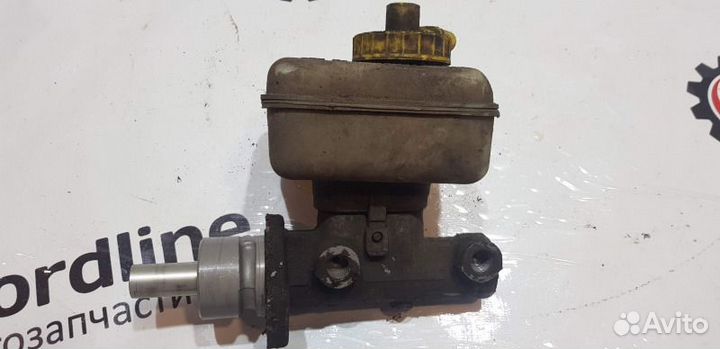 Главный тормозной цилиндр Volkswagen Bora седан