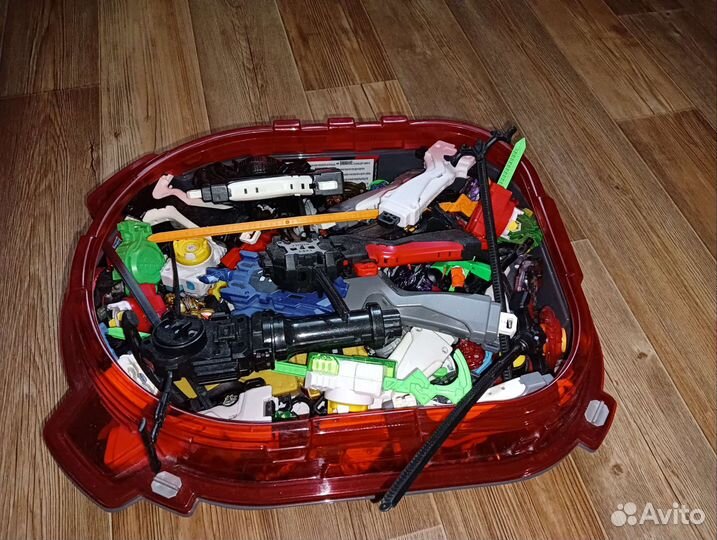 Бейблэйд арена с бейблэйд