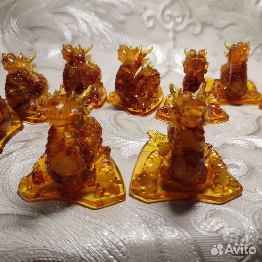 Янтарный китайский Дракон