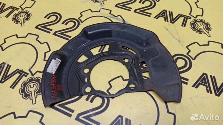 Щиток тормозного механизма передний правый Toyota