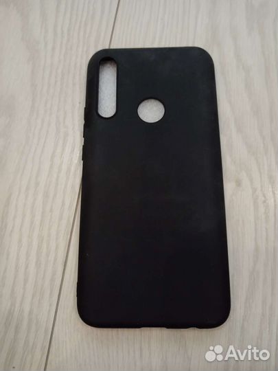 Чехлы на телефон