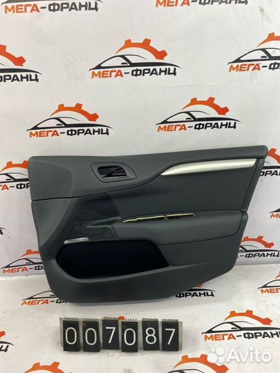 Обшивка боковой двери передняя правая Citroen С4