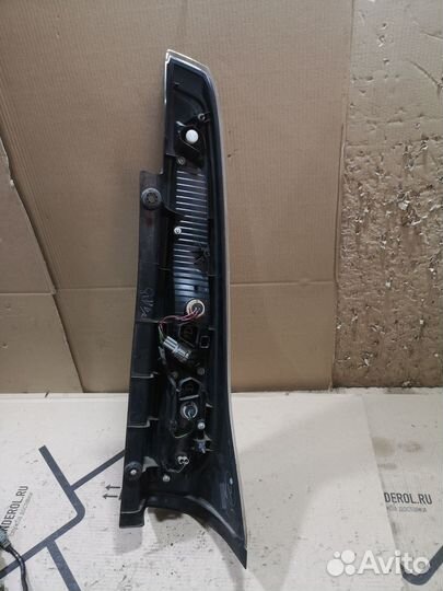 Фонарь левый Nissan Serena C26