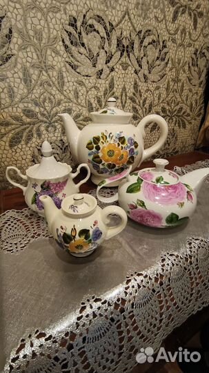 Чайники заварочные и сахарница